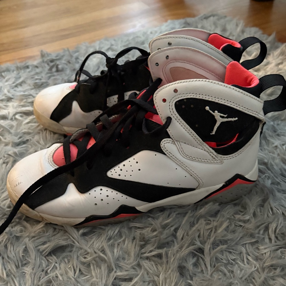 Jordan 7 “hot lava” kids size 7 w 8.5